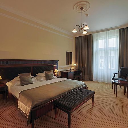 Luxury Spa Hotel Olympic Palace Karlovy Vary Exterior photo A room at the Grand Hotel