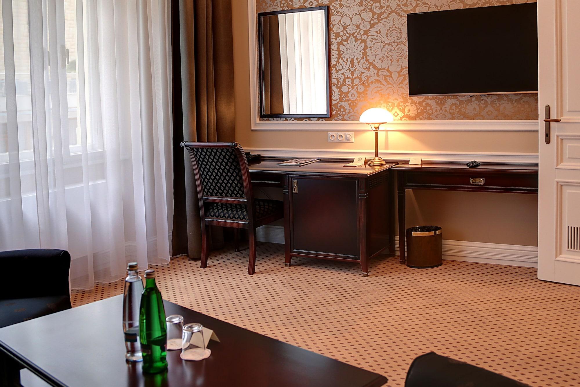 Luxury Spa Hotel Olympic Palace Karlovy Vary Exterior photo A room at the hotel