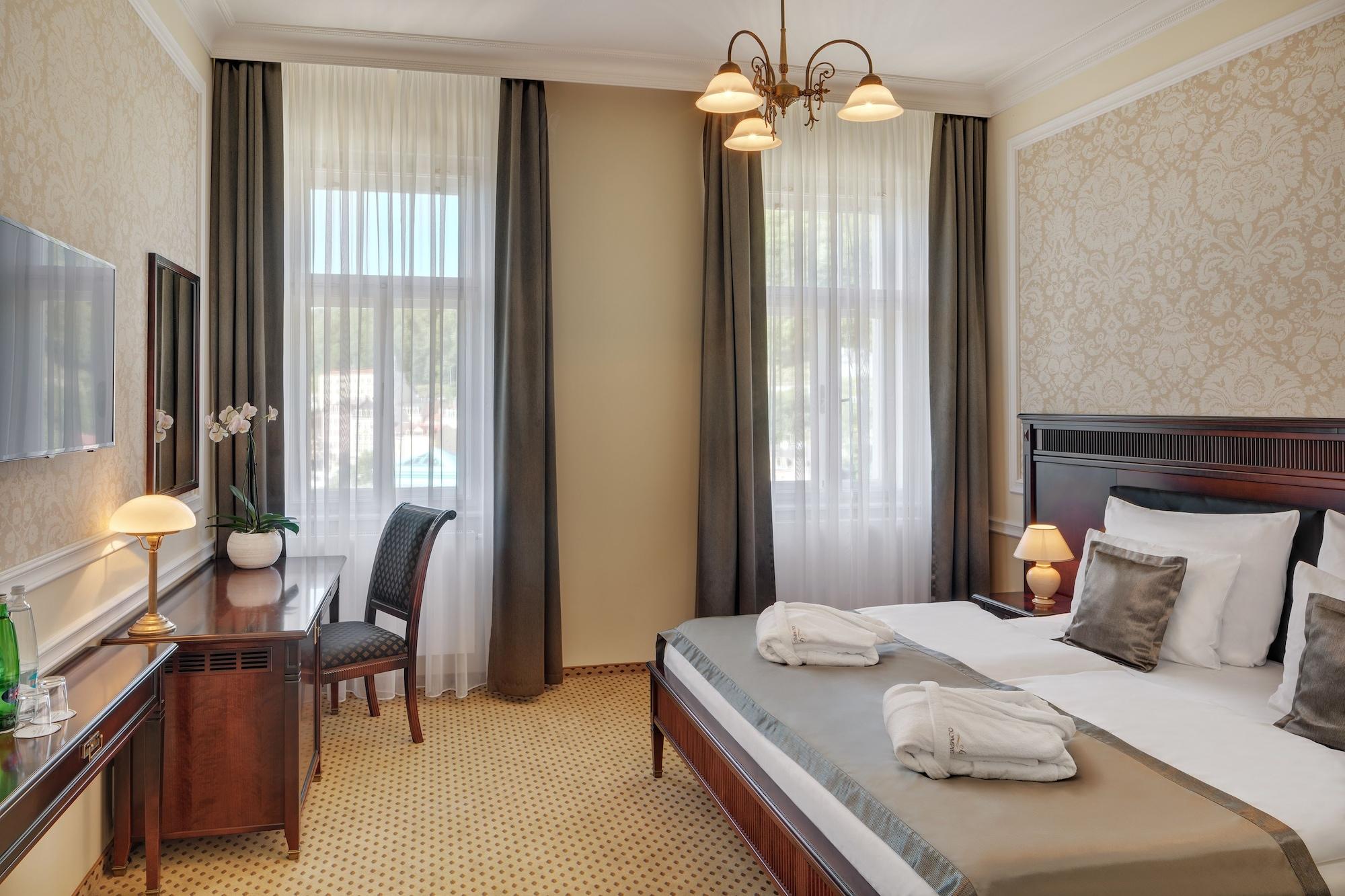 Luxury Spa Hotel Olympic Palace Karlovy Vary Exterior photo A room at the Grand Hotel