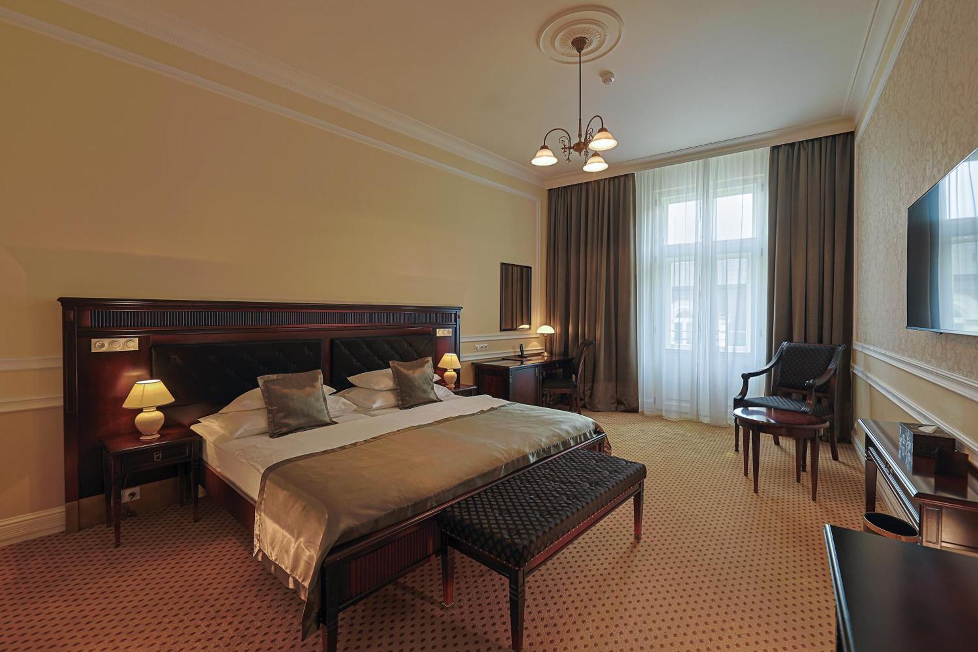 Luxury Spa Hotel Olympic Palace Karlovy Vary Exterior photo A room at the Grand Hotel