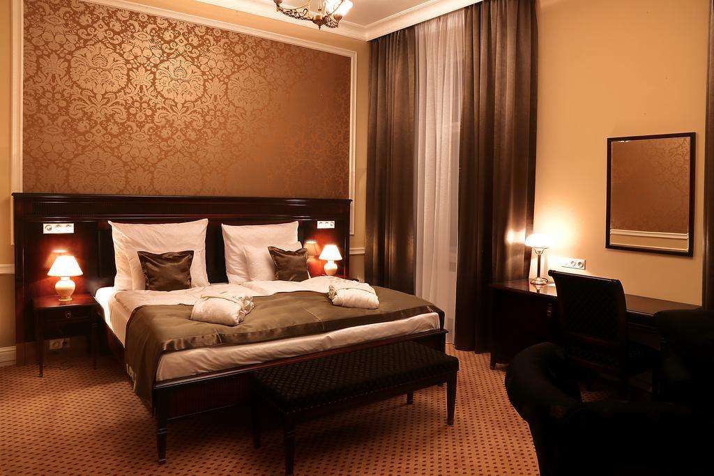 Luxury Spa Hotel Olympic Palace Karlovy Vary Exterior photo A hotel room