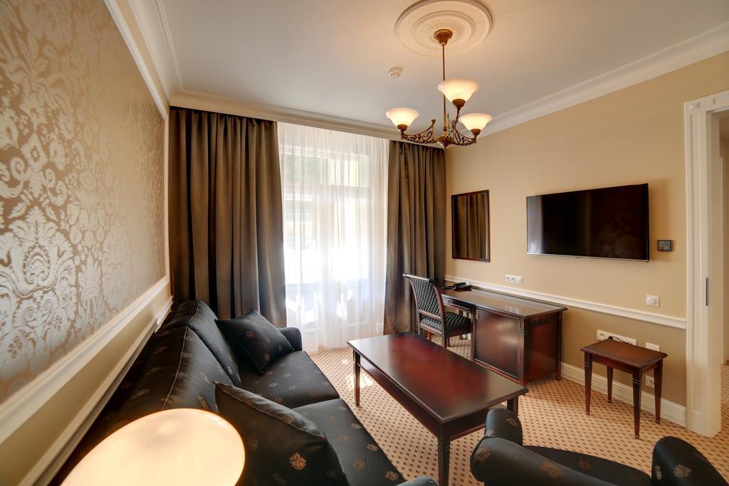 Luxury Spa Hotel Olympic Palace Karlovy Vary Exterior photo A suite at the hotel