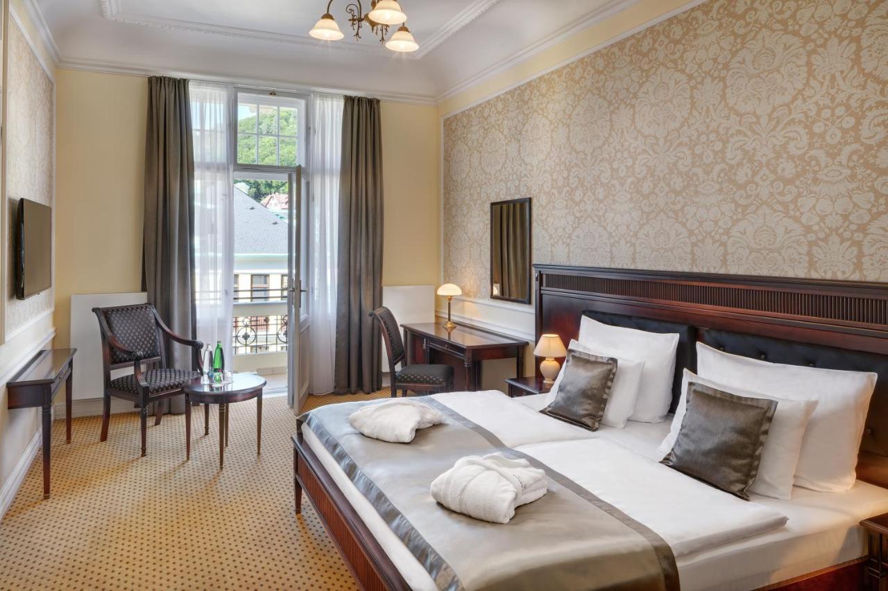 Luxury Spa Hotel Olympic Palace Karlovy Vary Exterior photo A room at the Grand Hotel