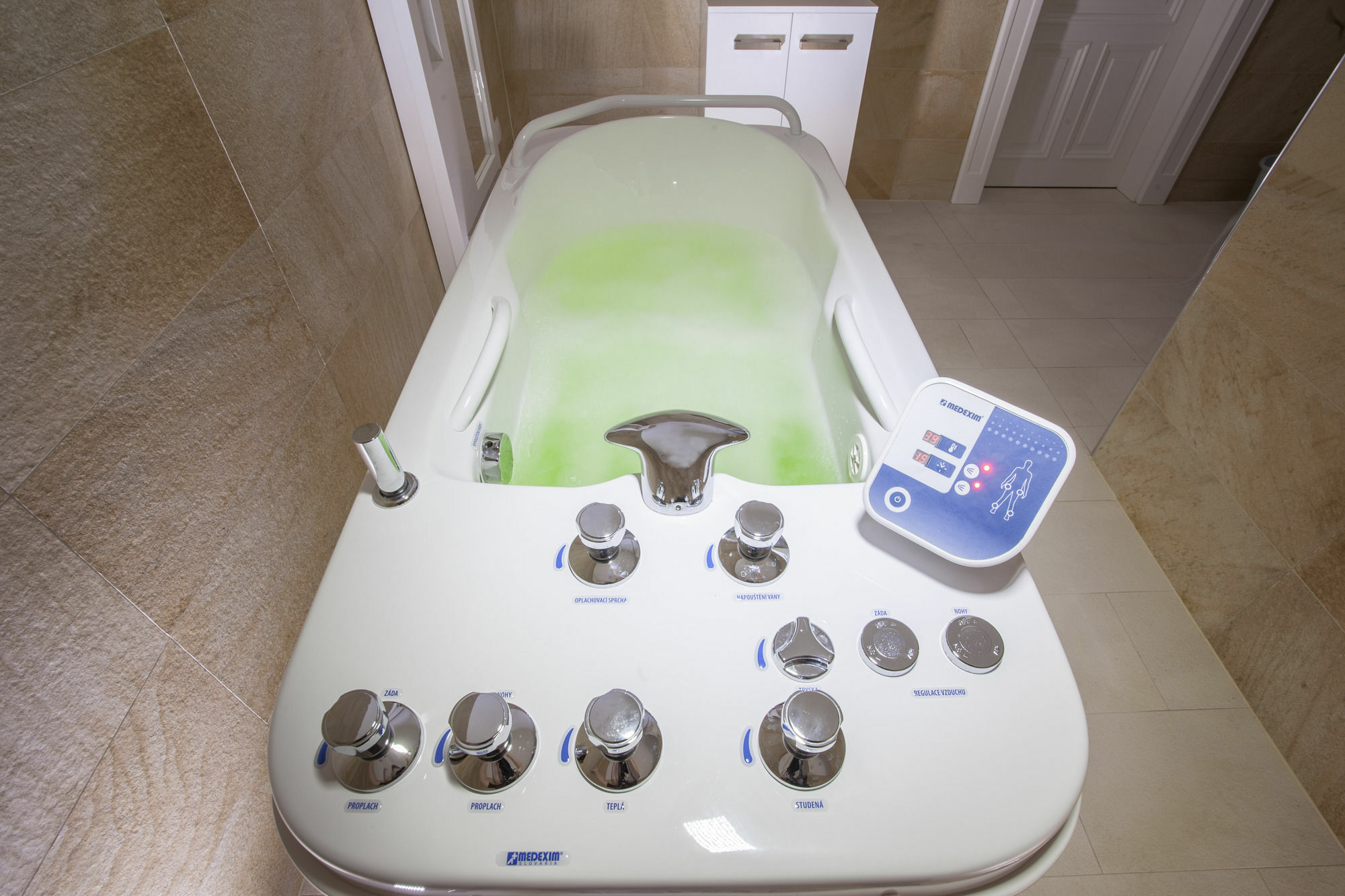 Luxury Spa Hotel Olympic Palace Karlovy Vary Exterior photo A modern whirlpool bath