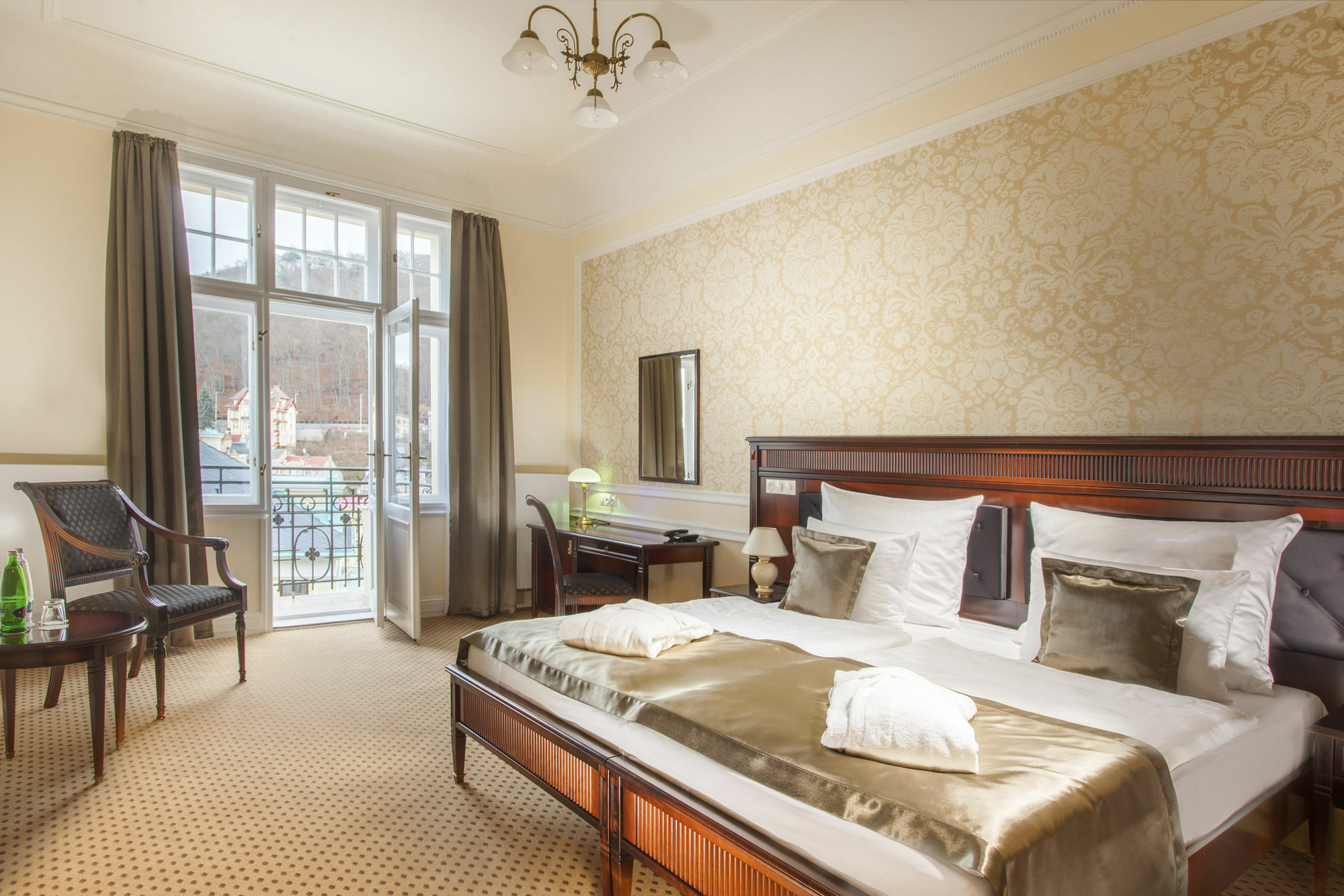 Luxury Spa Hotel Olympic Palace Karlovy Vary Exterior photo A room at the Grand Hotel