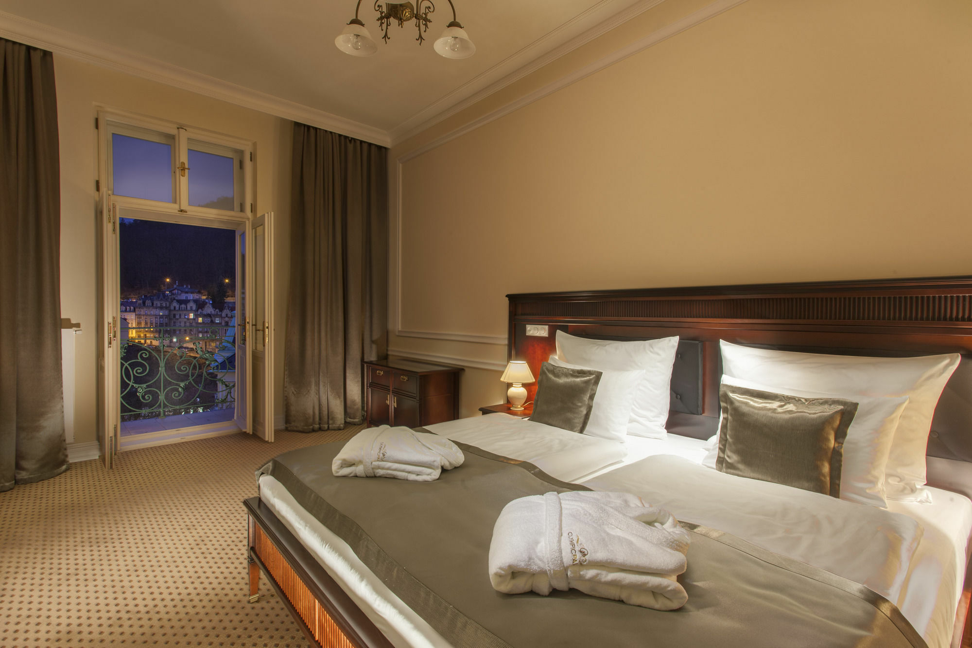 Luxury Spa Hotel Olympic Palace Karlovy Vary Exterior photo A room at the hotel