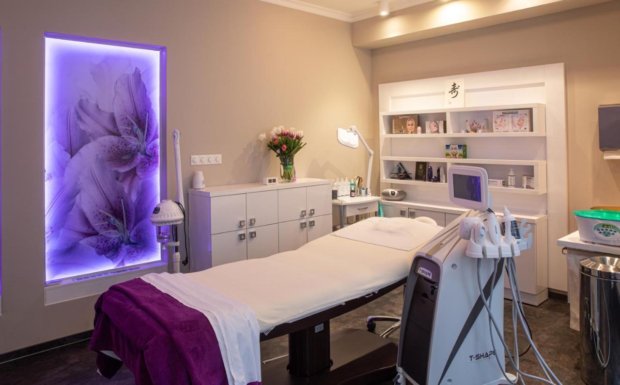 Luxury Spa Hotel Olympic Palace Karlovy Vary Exterior photo A medical spa treatment room